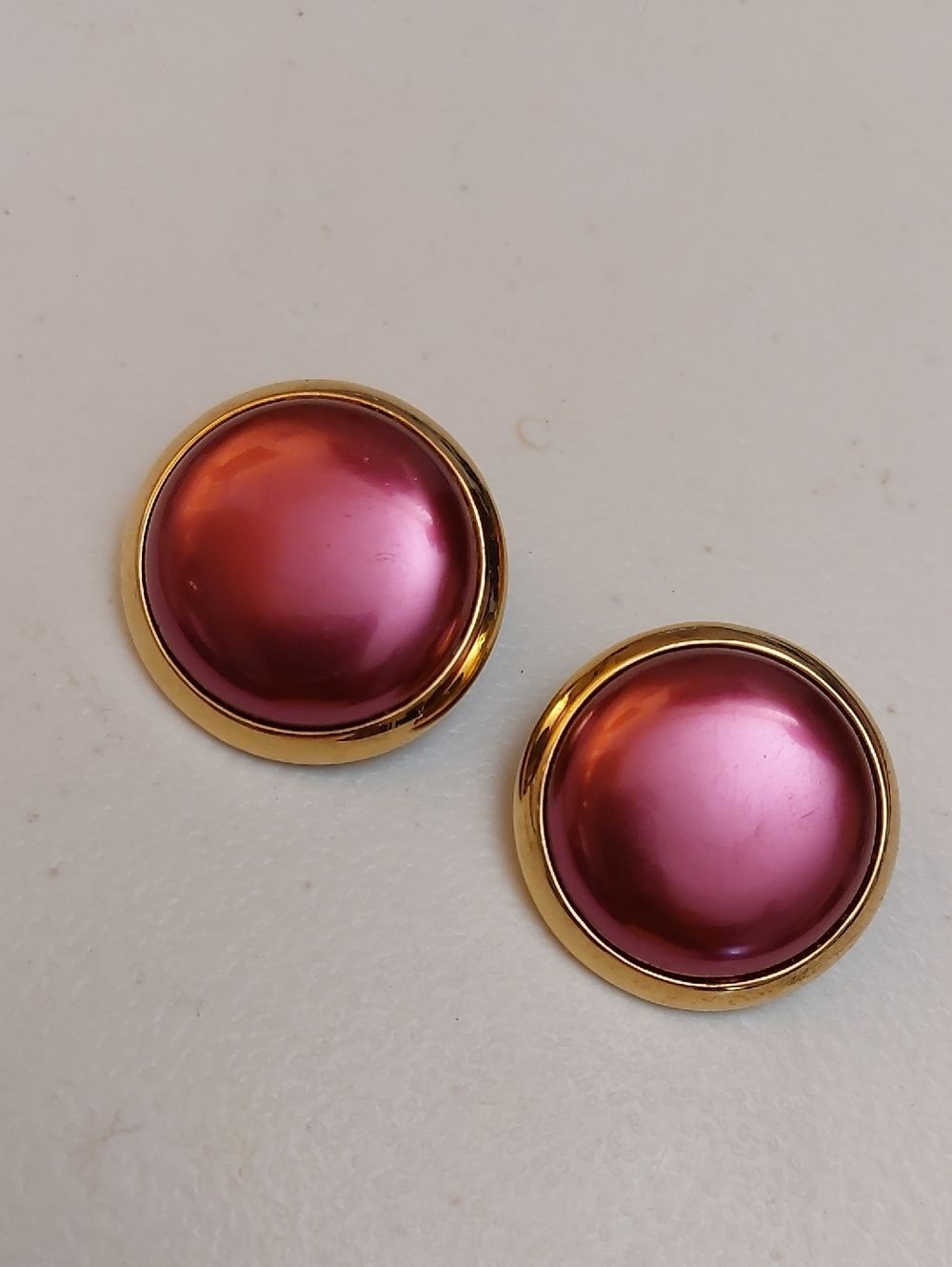 Vtg Richelieu Raspberry Pink Cabochon On Gold Tone Clip On Earrings Runway Bold